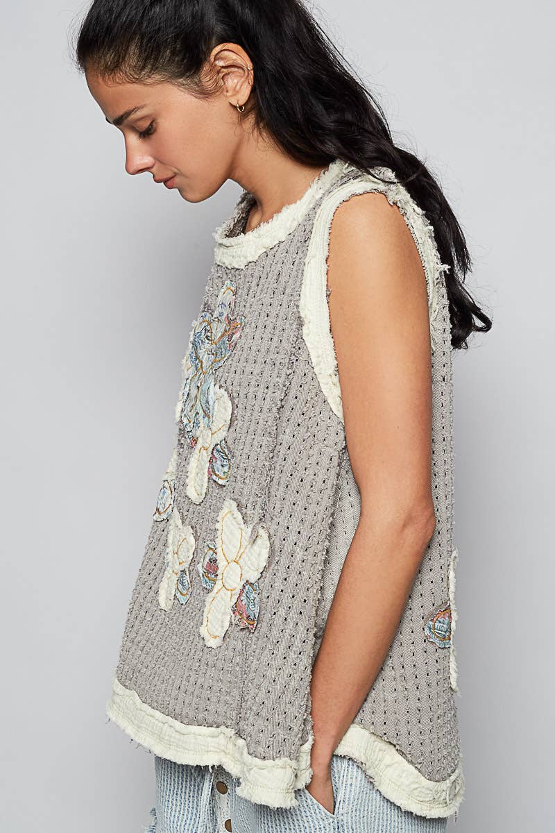 Round neck sleeveless denim flower patch top