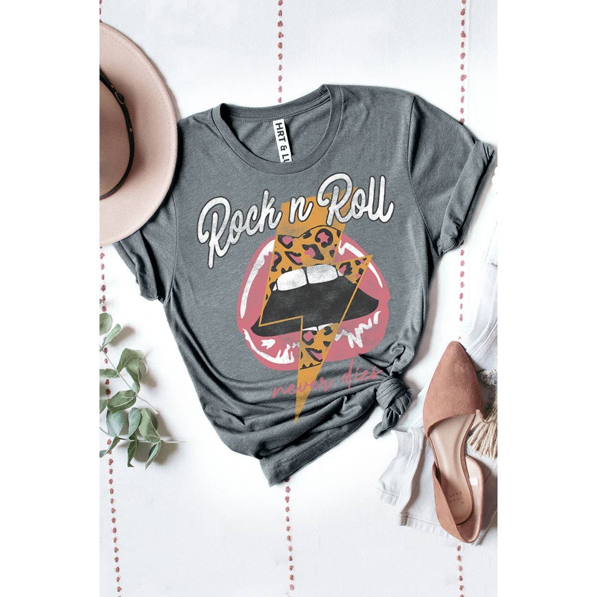 ROCK AND ROLL NEVER DIES WASHED GRAPHIC TEE