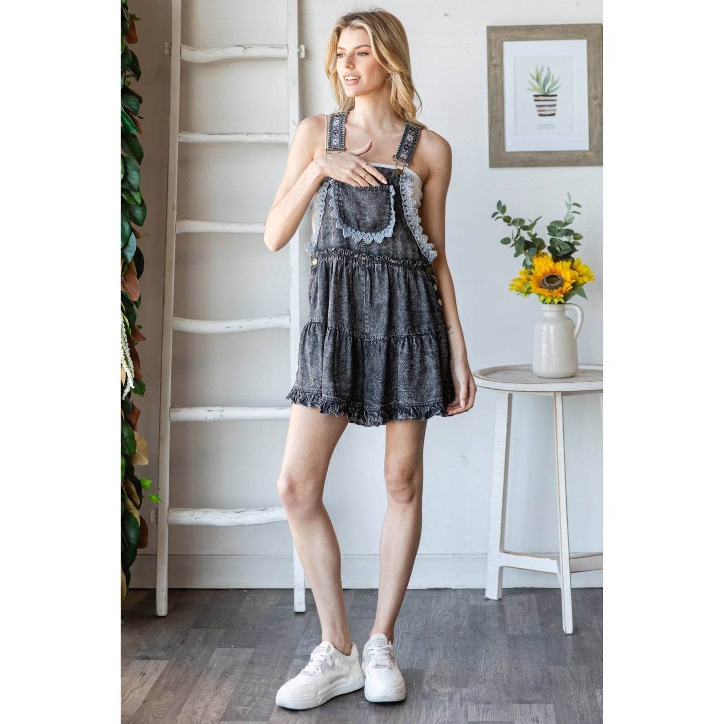 EMBROIDERY OVERALL ROMPER