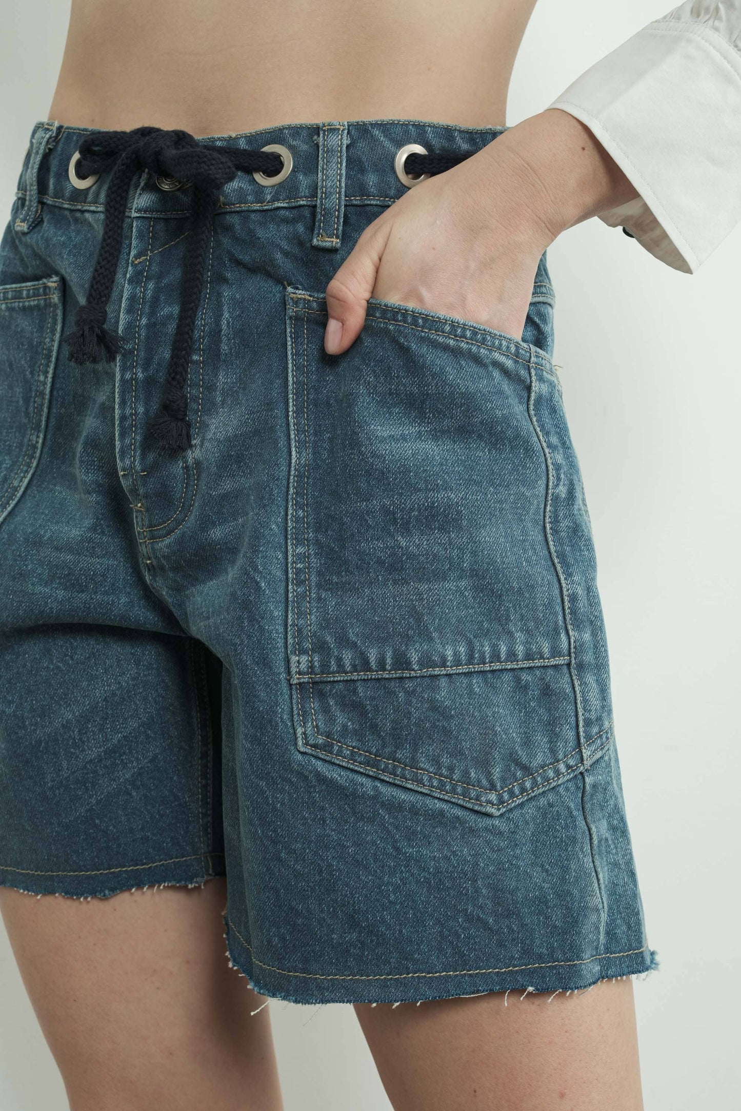 VINTAGE WASHED BARREL DENIM SHORTS W/GROMMET WAIST-SIZE DOWN