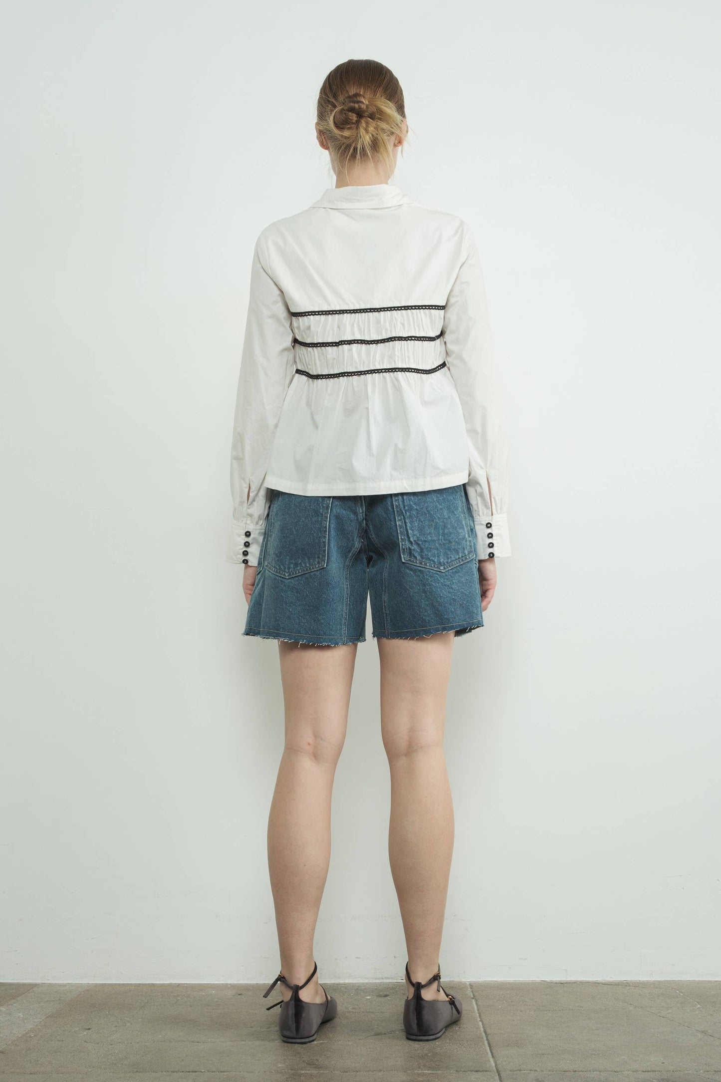 VINTAGE WASHED BARREL DENIM SHORTS W/GROMMET WAIST-SIZE DOWN
