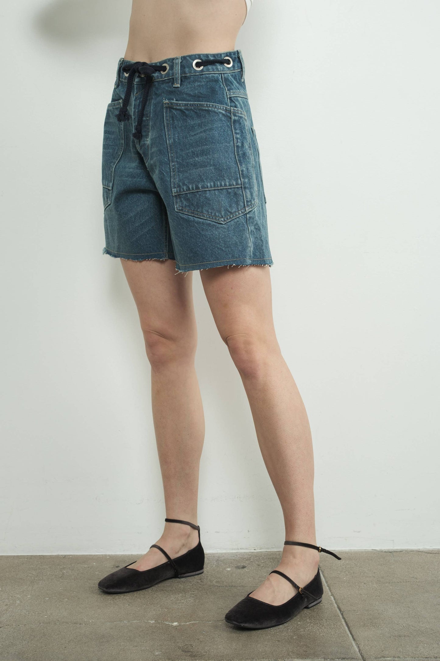 VINTAGE WASHED BARREL DENIM SHORTS W/GROMMET WAIST-SIZE DOWN
