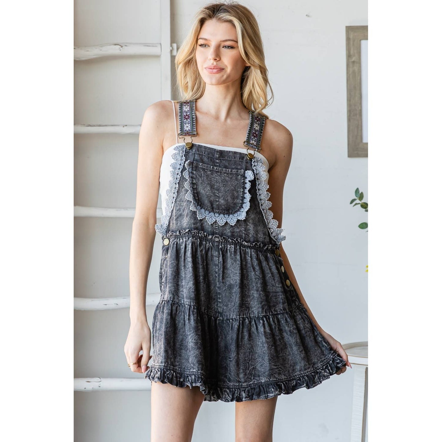 EMBROIDERY OVERALL ROMPER