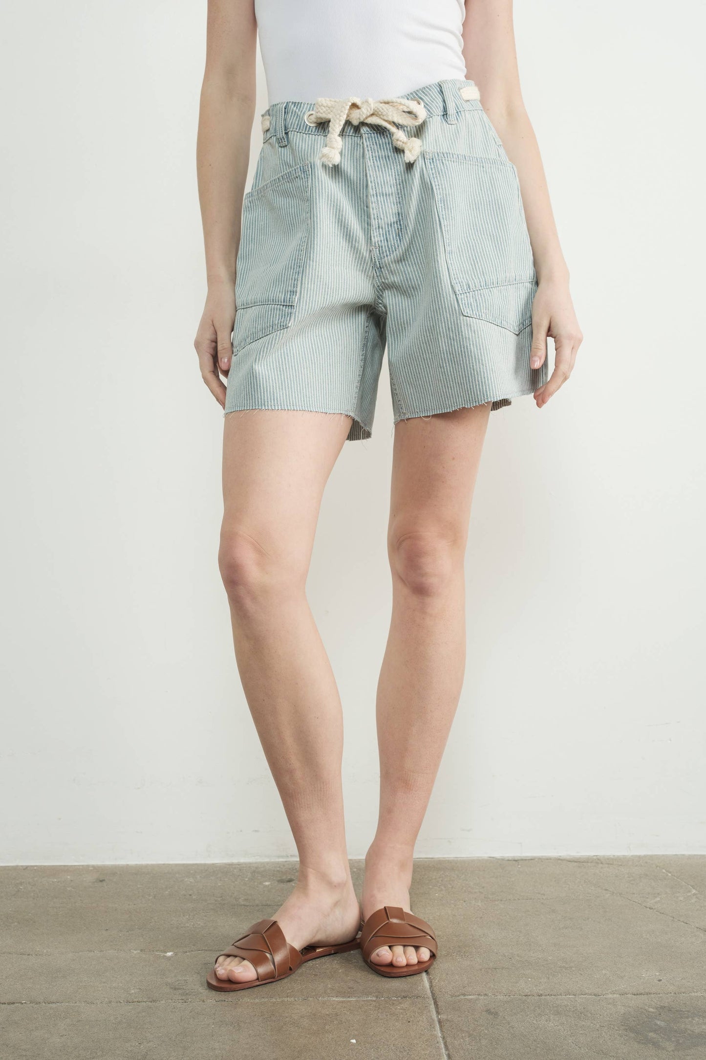 VINTAGE WASHED BARREL DENIM SHORTS W/GROMMET WAIST-SIZE DOWN