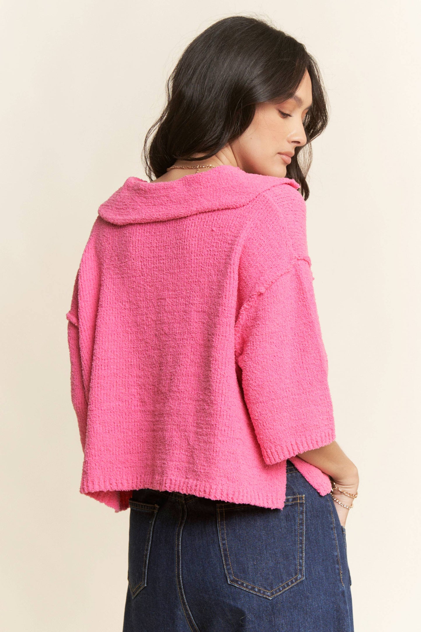 TEXTURED SWEATER KNIT KNOTCHED V-NECK TOP