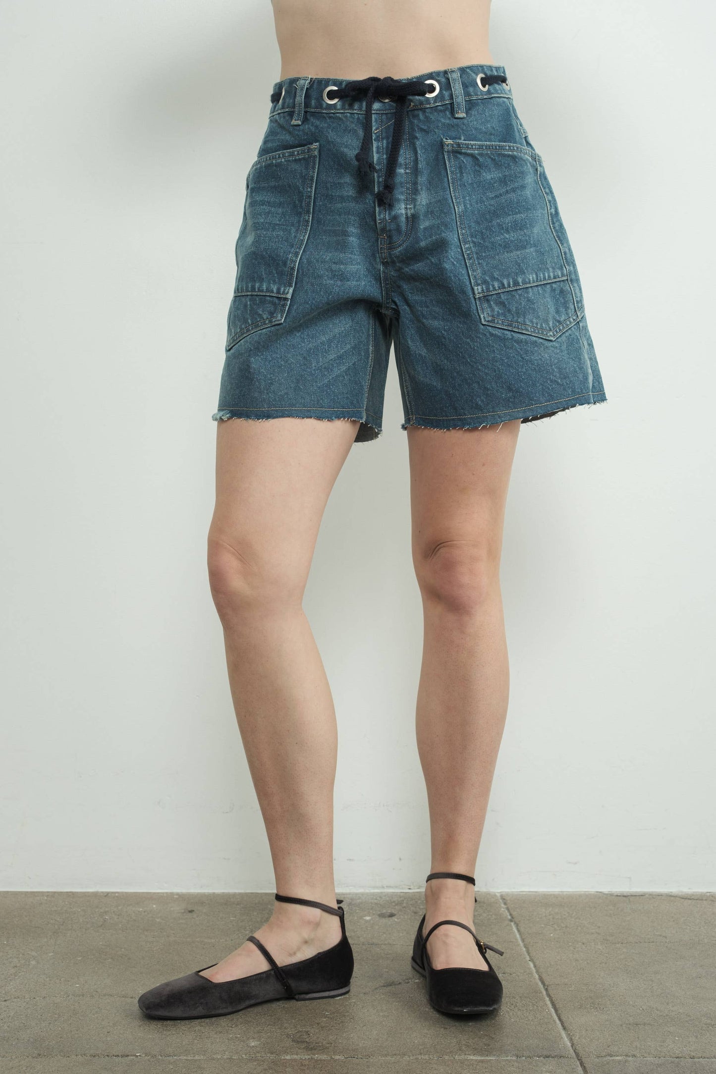 VINTAGE WASHED BARREL DENIM SHORTS W/GROMMET WAIST-SIZE DOWN