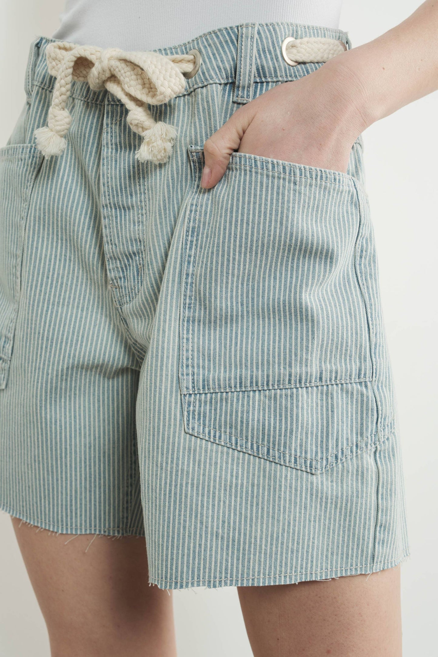 VINTAGE WASHED BARREL DENIM SHORTS W/GROMMET WAIST-SIZE DOWN