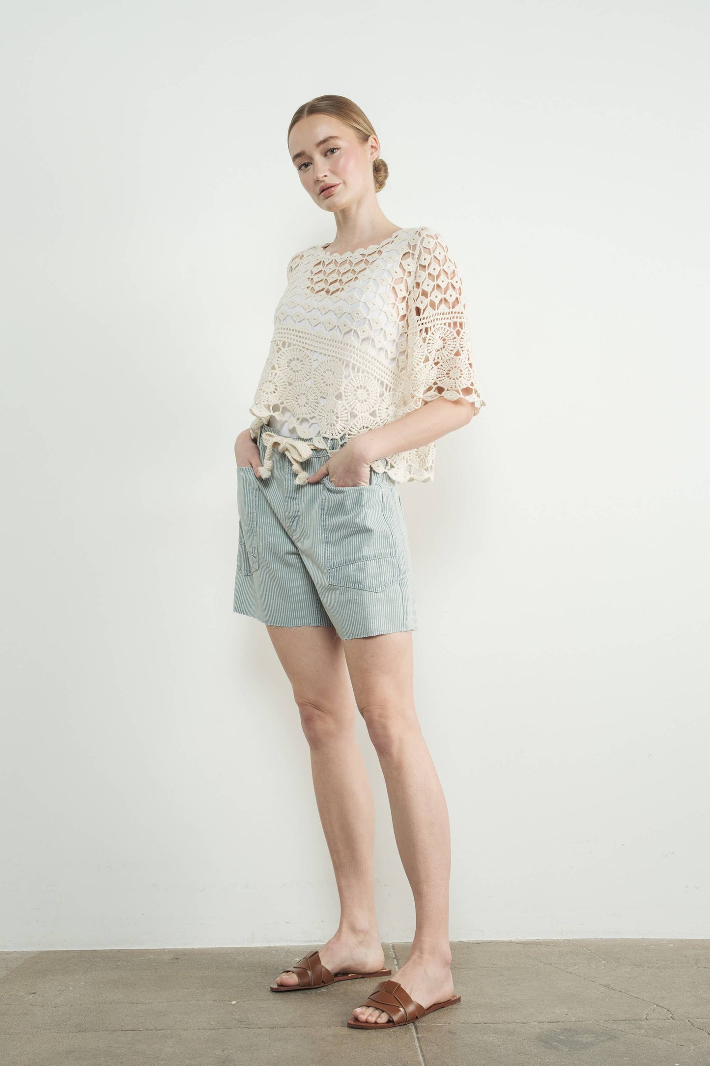 VINTAGE WASHED BARREL DENIM SHORTS W/GROMMET WAIST-SIZE DOWN