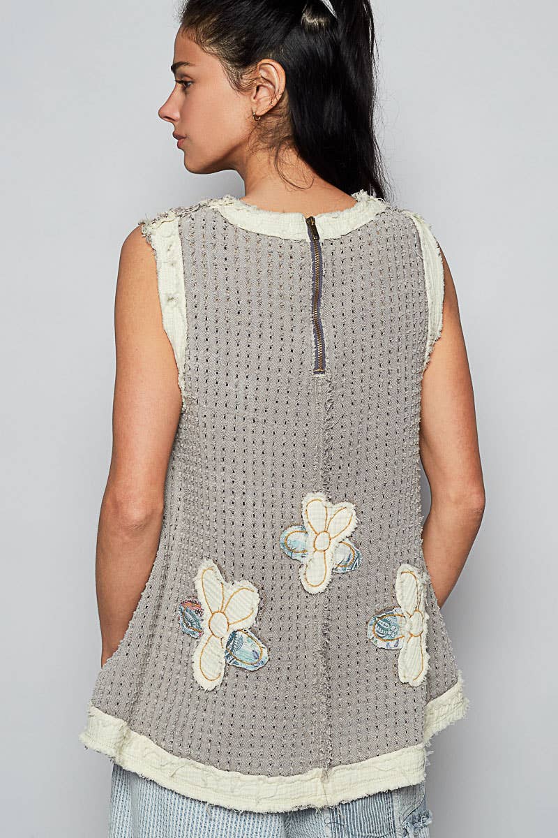 Round neck sleeveless denim flower patch top