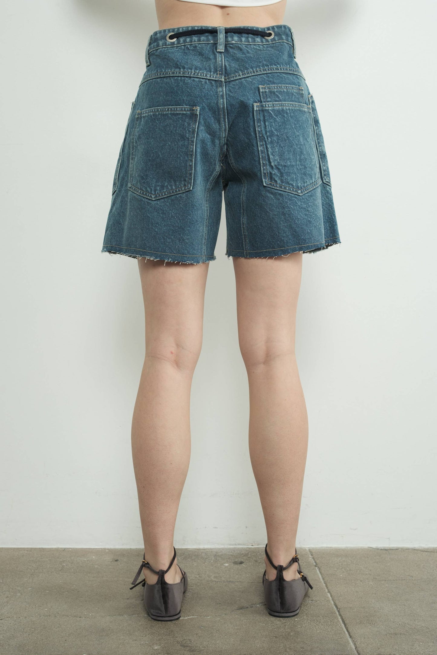 VINTAGE WASHED BARREL DENIM SHORTS W/GROMMET WAIST-SIZE DOWN
