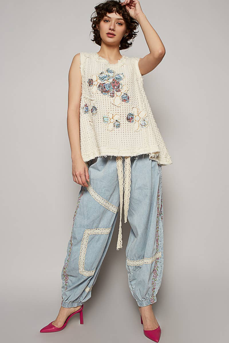Round neck sleeveless denim flower patch top