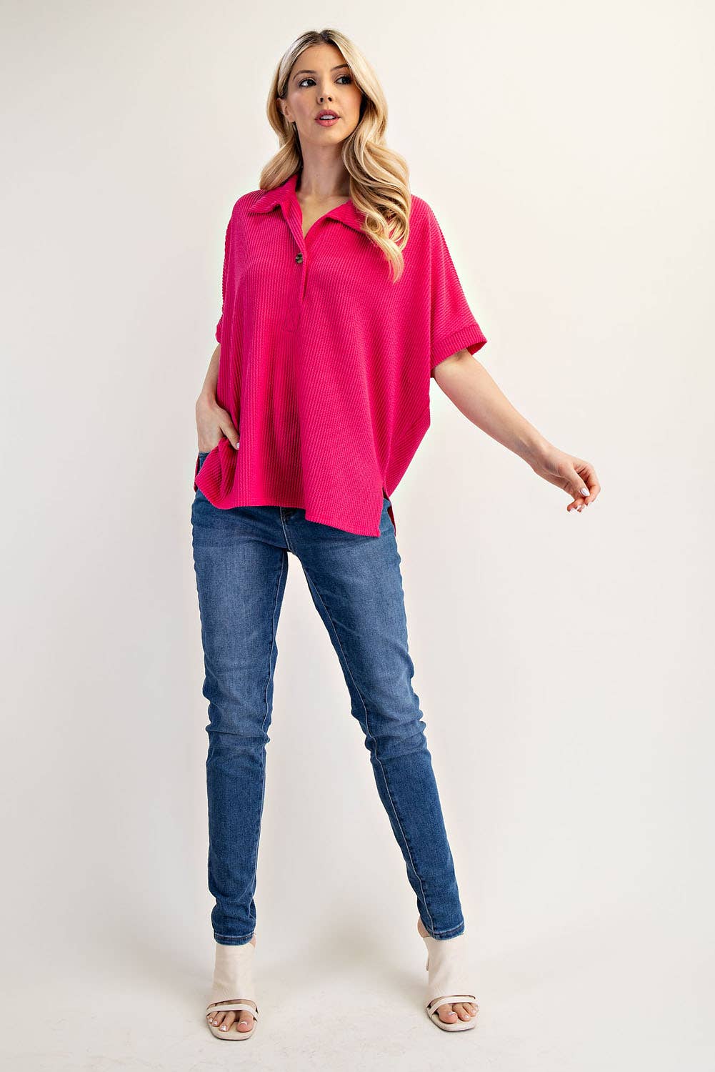 PLUS SIZE RIB KNIT COLLARED TOP WITH SHORT SLEEVES