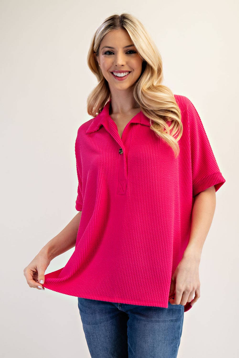 PLUS SIZE RIB KNIT COLLARED TOP WITH SHORT SLEEVES
