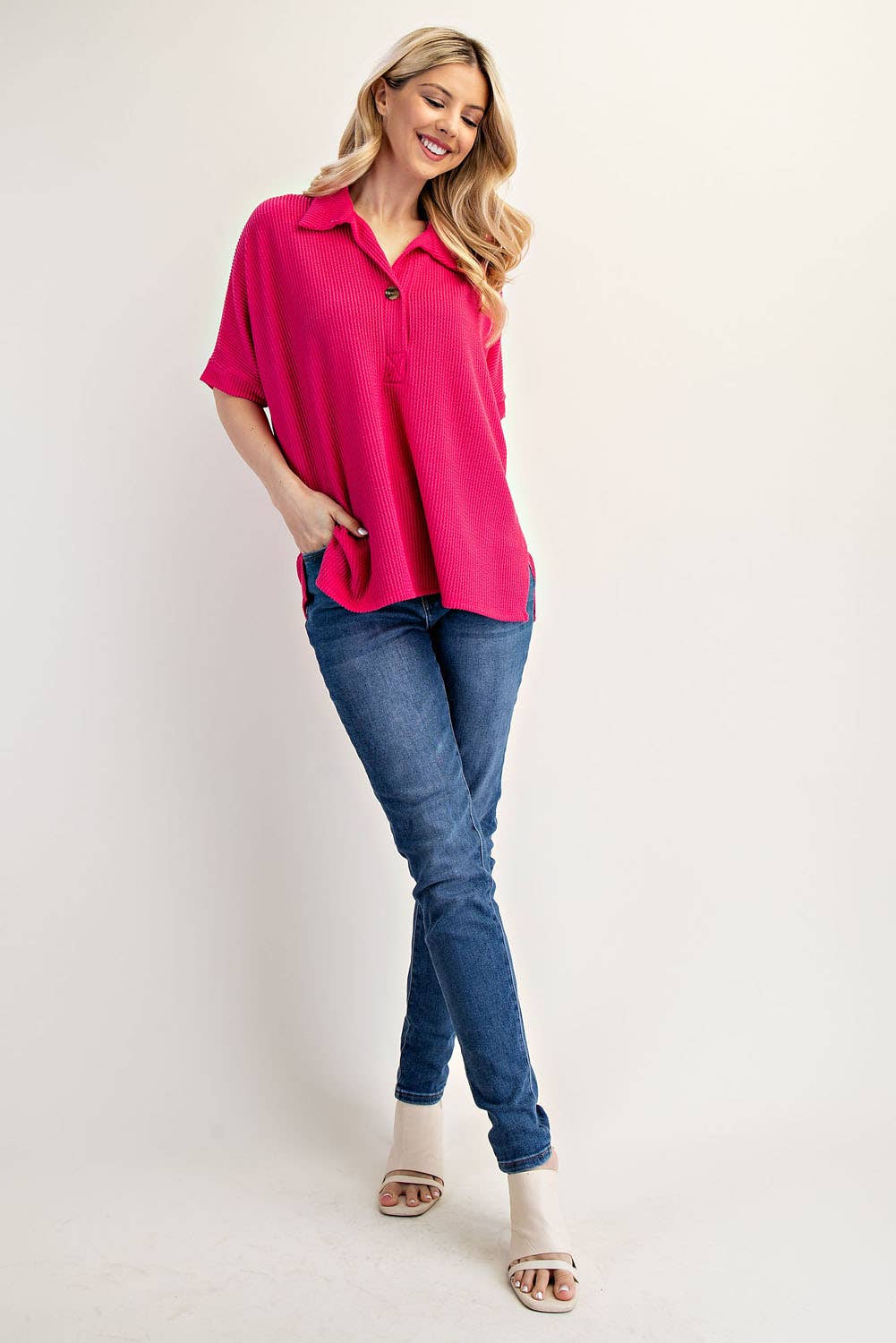 PLUS SIZE RIB KNIT COLLARED TOP WITH SHORT SLEEVES