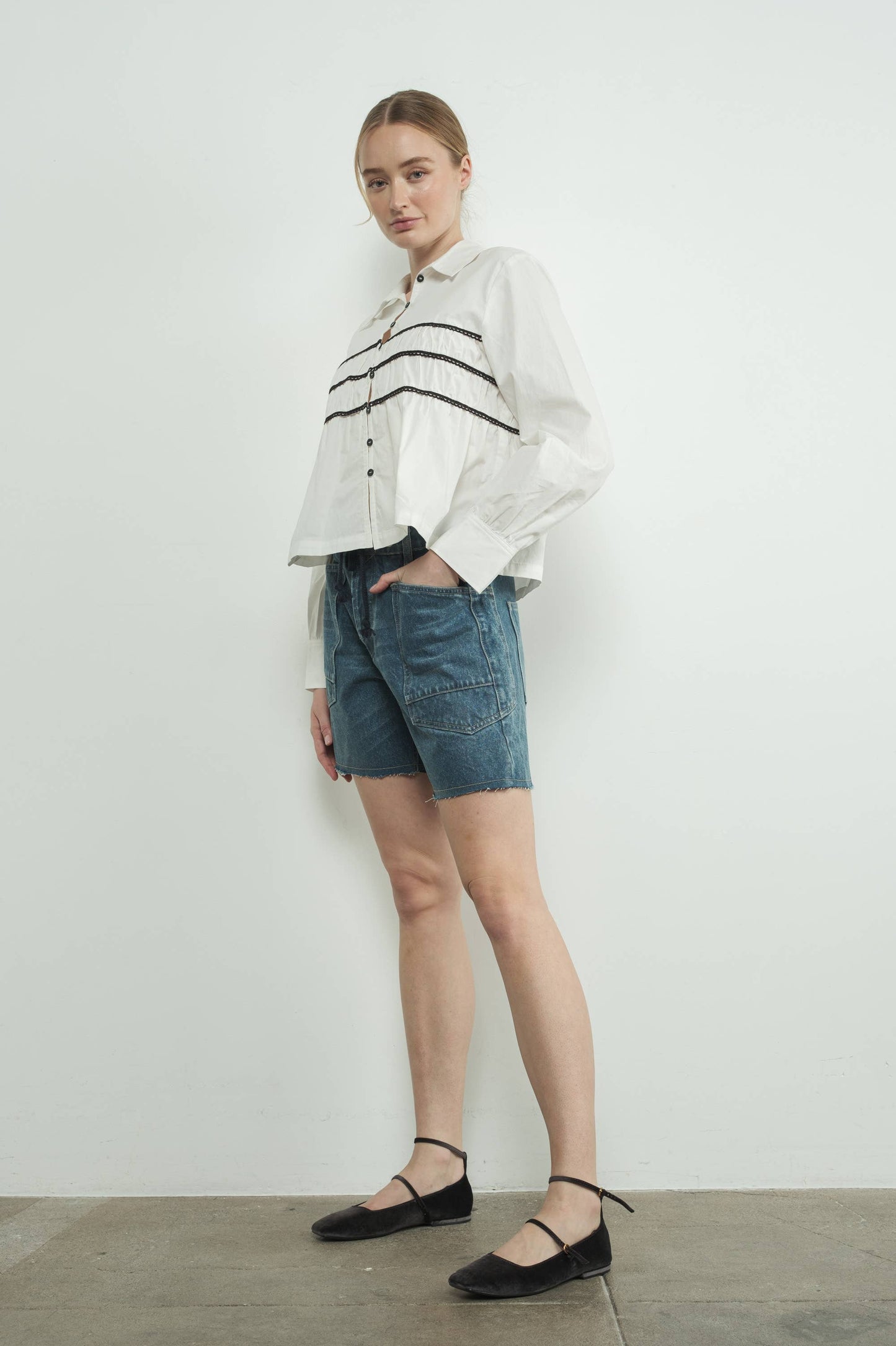 VINTAGE WASHED BARREL DENIM SHORTS W/GROMMET WAIST-SIZE DOWN