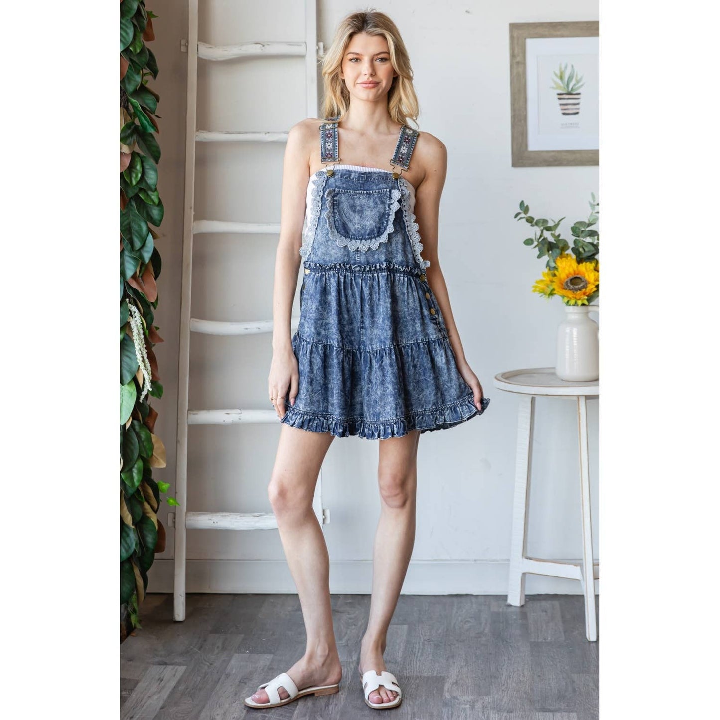 EMBROIDERY OVERALL ROMPER