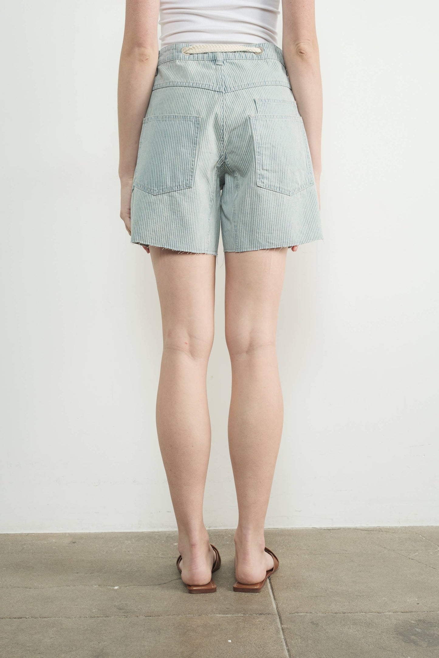 VINTAGE WASHED BARREL DENIM SHORTS W/GROMMET WAIST-SIZE DOWN
