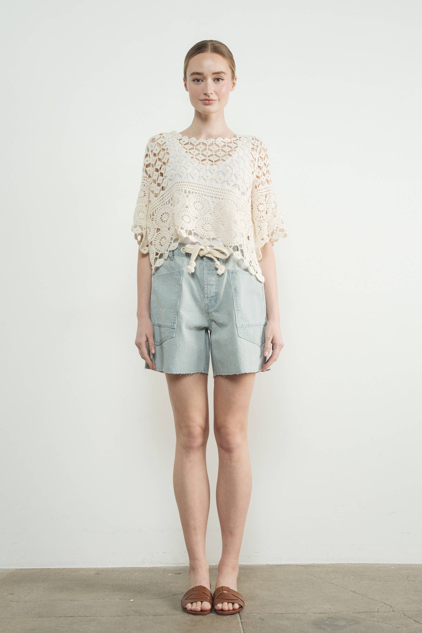 VINTAGE WASHED BARREL DENIM SHORTS W/GROMMET WAIST-SIZE DOWN
