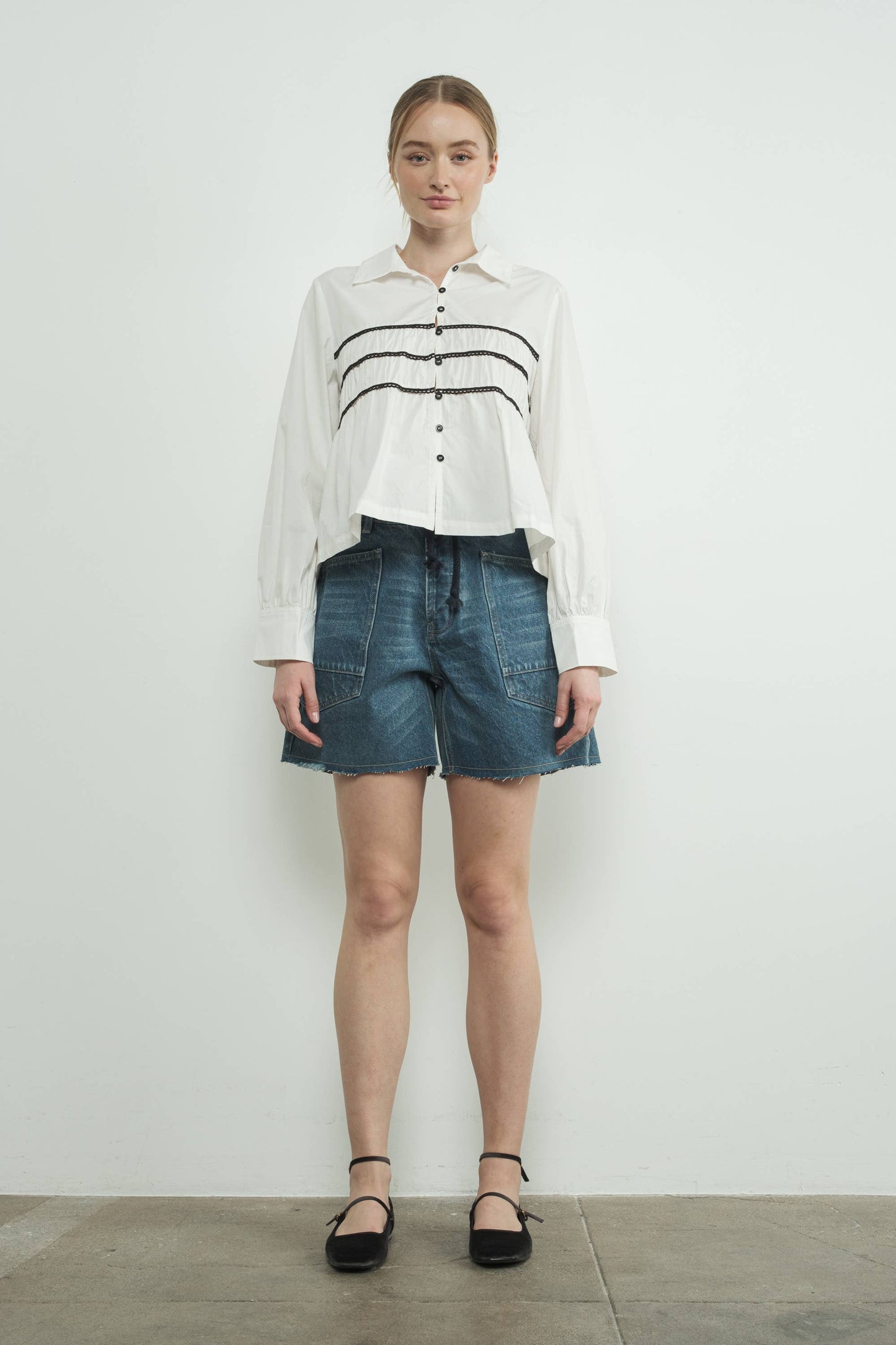 VINTAGE WASHED BARREL DENIM SHORTS W/GROMMET WAIST-SIZE DOWN