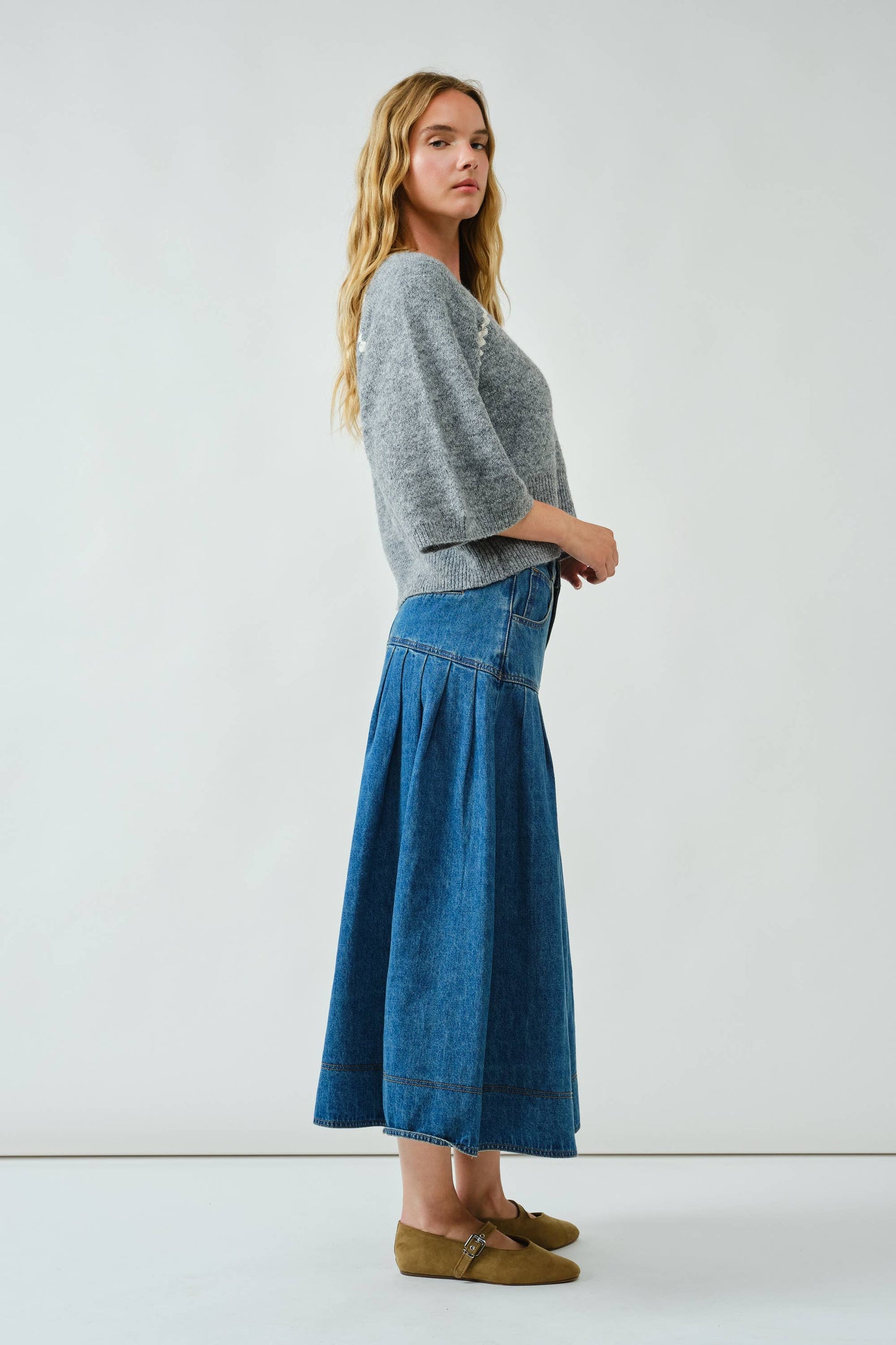 PULLOVER COMFY SWEATER WITH CONTRAST STITCHING